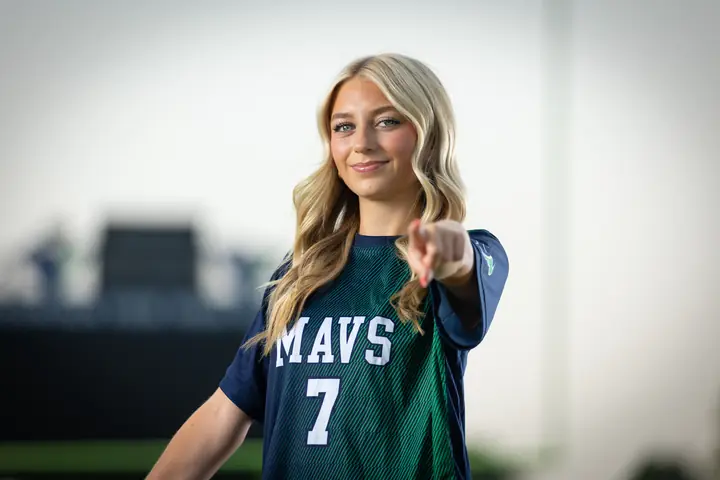 Horizontal close frame of Jaci Anderson #7 pointing at the camera